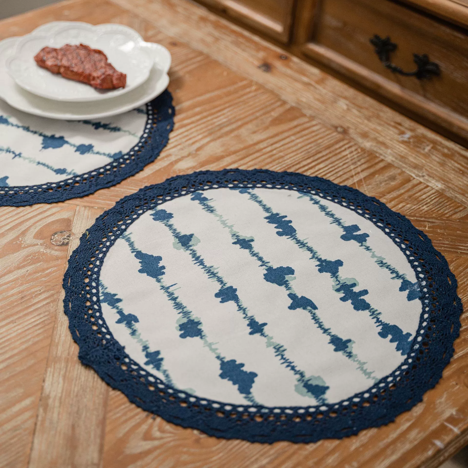 Placemat single-layer decorative lace, round and rectangular, 30/38 cm options, geometric prints