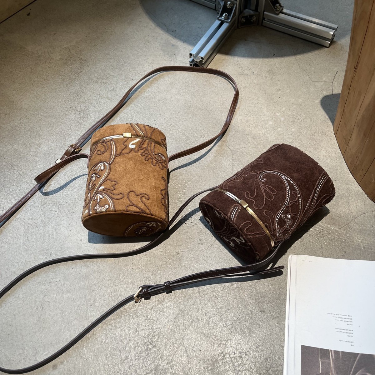 New Autumn/Winter New Chinese Style Women's Bag with Exquisite Embroidery, Suede Box Bag, Mini Shoulder Crossbody Bag