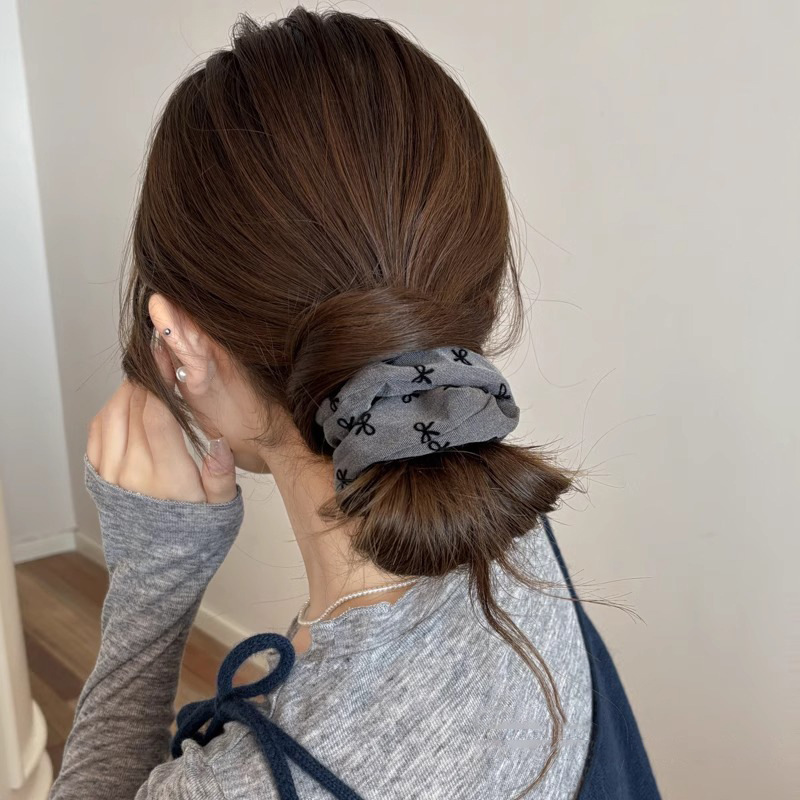 Arco negro gris anillo de cabello de intestino grueso femenino red2024 nuevo temperamento suave bola baja atada de cabello adornos de cabello