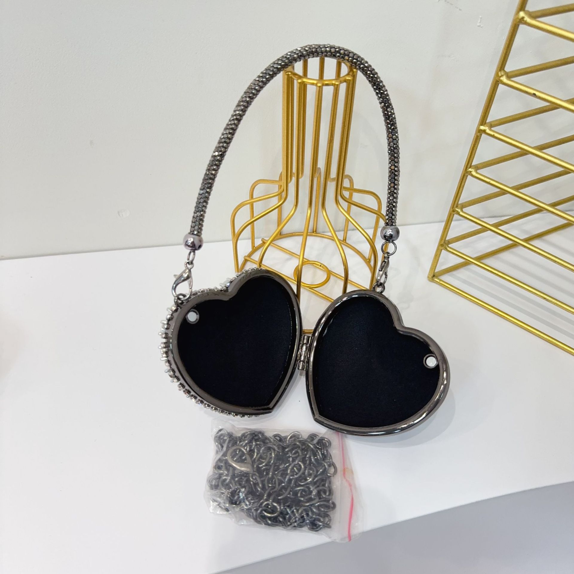 240g Weight Magnetic Buckle Closure Type Single Shoulder Strap Strap Type Shoulder Bag Bags Type Party Occasion Acrylic Material Women's Backpack Backpack Heart Shape Pattern All Seasons Season Women's Gender Elegant Style Heart-shaped Shape Arylic Heart Shape Heart-shaped Evening Bags 10