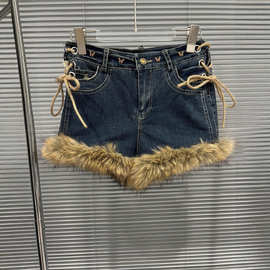 翎华纪2025年秋冬新款小众设计炸街酷辣蝴蝶毛毛边绑带牛仔短裤