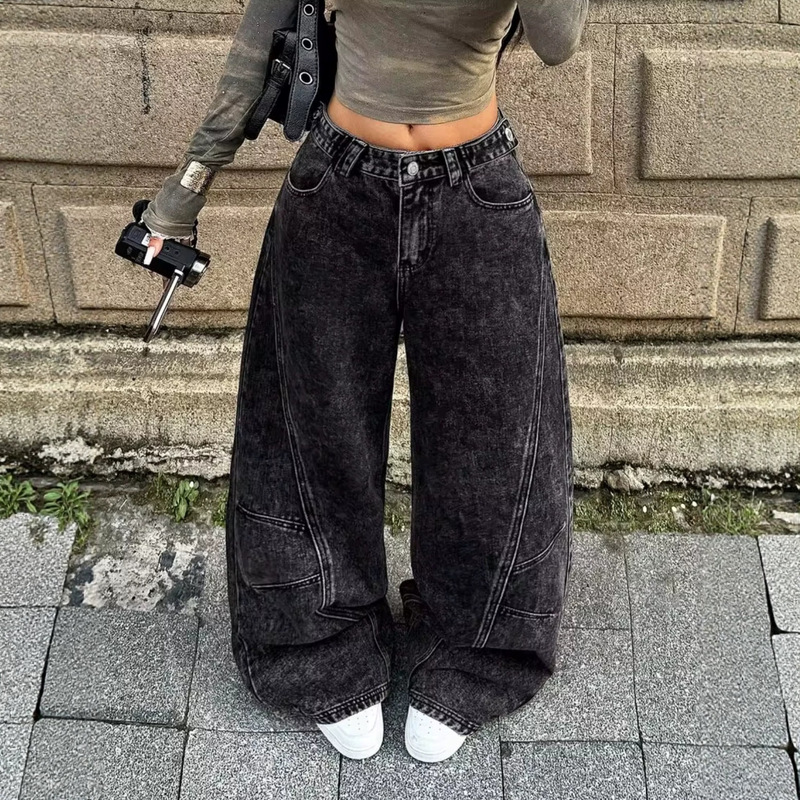 American-style light blue, curved-hem, pleated jeans, unisex, with an American high-street vibe, loose-fitting, straight-leg, long pants