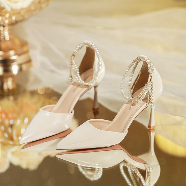 High heels pointed-toe
