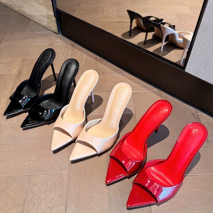Летние новые туфли на высоком каблуке с острым носком и тонкими каблуками, полусандалии для женщин из лакированной кожи, черные универсальные простые сандалии