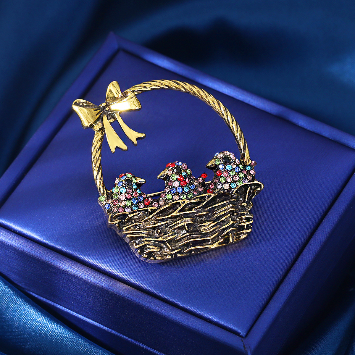 New Stylish and Exquisite Alloy Enamel Flower Basket Brooch, Versatile for Women's Suits and Cardigans, Accessory Pin