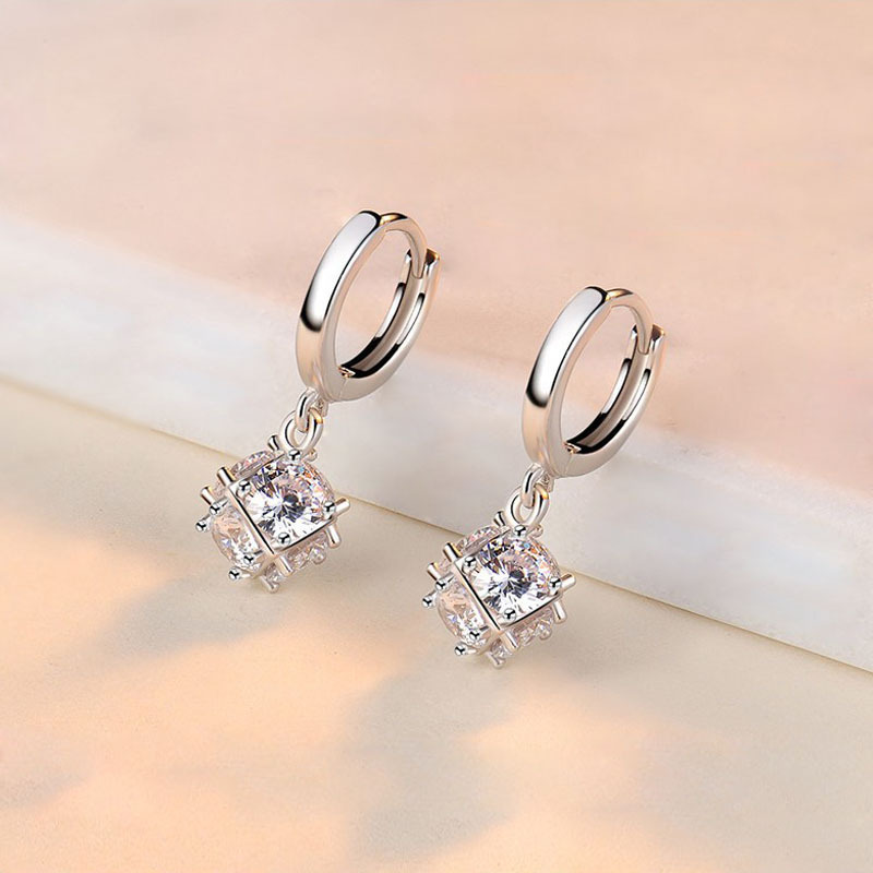 ������Լ����С���׹ʱ�аٴ�С�������ʶ���Ů���۶�����������