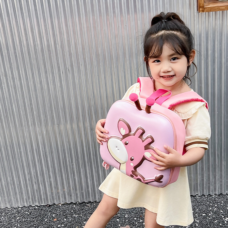 Primavera y verano nuevos niños de dibujos animados bolsa de cáscara de huevo jardín de infantes lindo ciervo mochila de estudiantes mochila tridimensional para niños y niñas