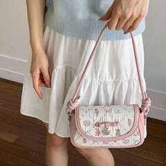 ピンクのリボン脇の下バッグ 2025 夏の新しい甘いニッチ西洋スタイルのデザインの女性のためのシングルショルダークロスボディバッグ