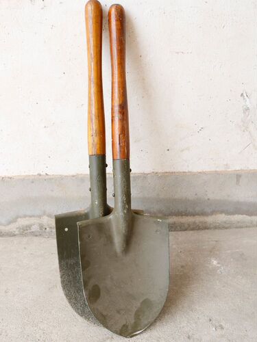 205 engineer shovel old goods 65 type soldier shovel manganese steel outdoor vehicle camping wooden handle old-fashioned small shovel