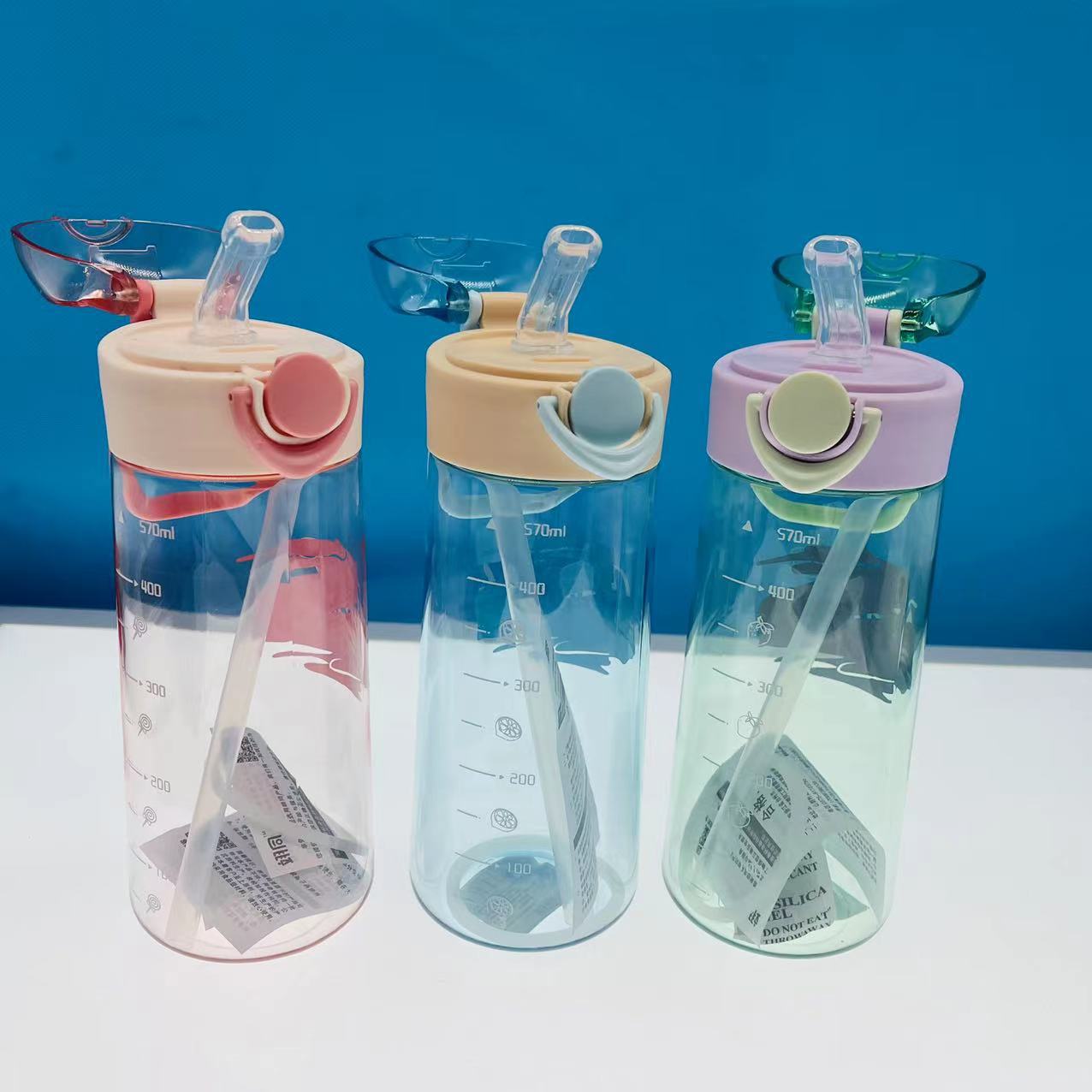 Qiantong estudiante portátil taza de agua taza de bloqueo de la moda de los deportes de los niños taza de agua taza de espacio al aire libre taza de plástico