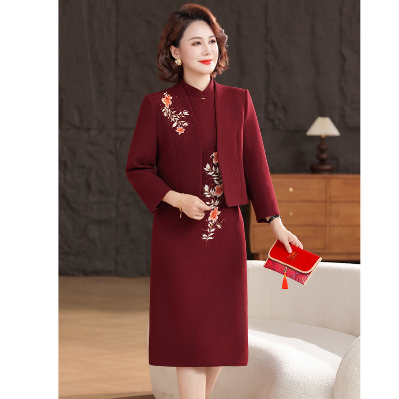 2025 Exquisite Embroidered Pink Youthful Evening Dress, Spring and Autumn Qipao, Waist-Covering, Slimming, Fashionable Mother's Dress