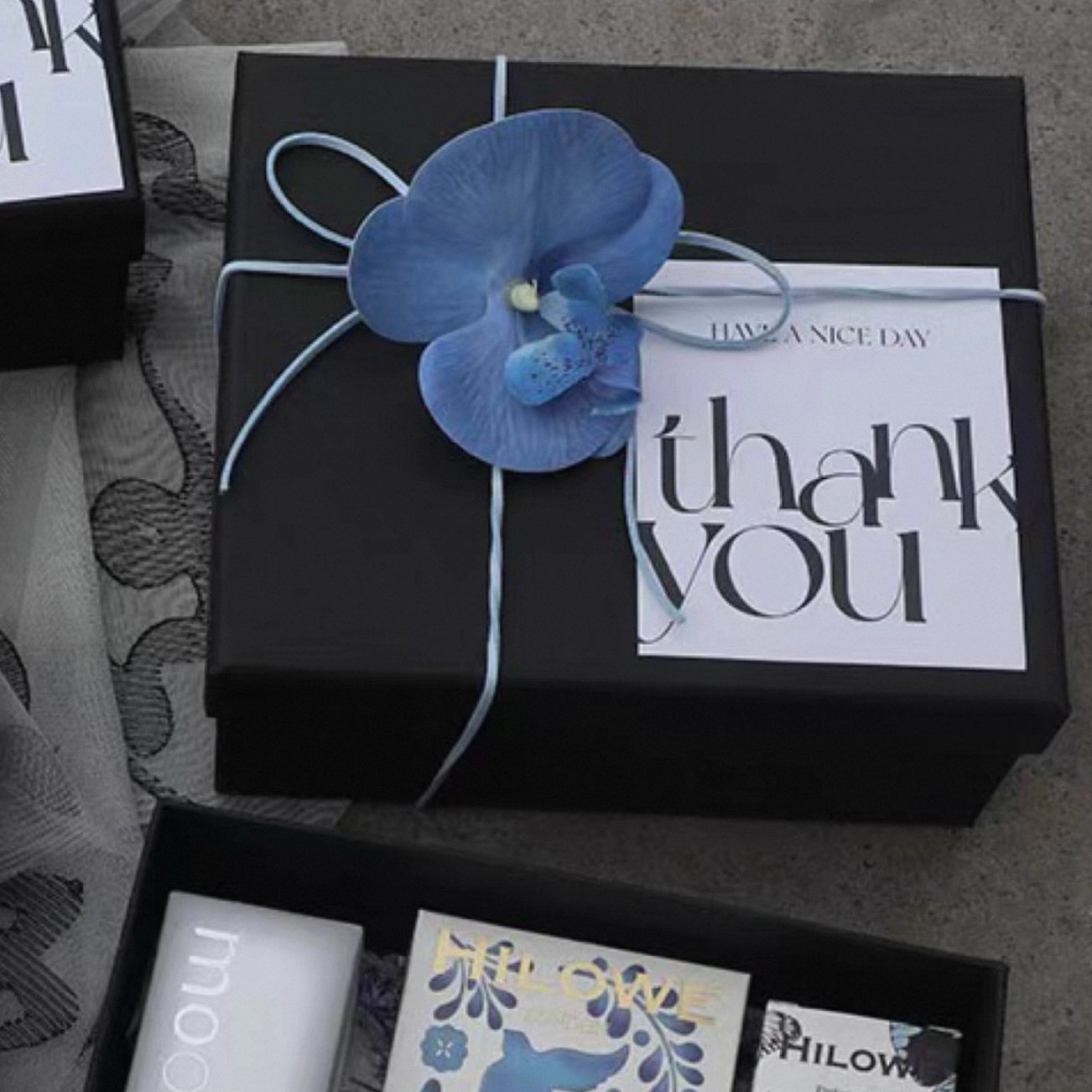 파란색 선물 상자 (20*18*8cm, 난초 장식, 배 포장지, 카드 포함)