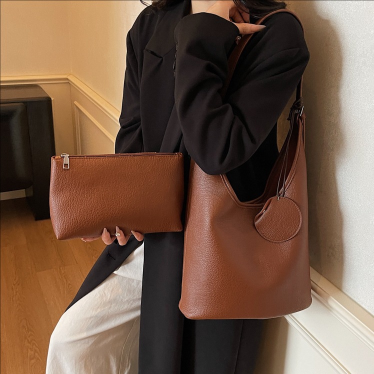 Bolso retro transfronterizo de alta calidad bolso de cubo de agua mujer otoño y invierno 2025 nuevo tipo de bolso de brazo de viaje bolso de hombro universal