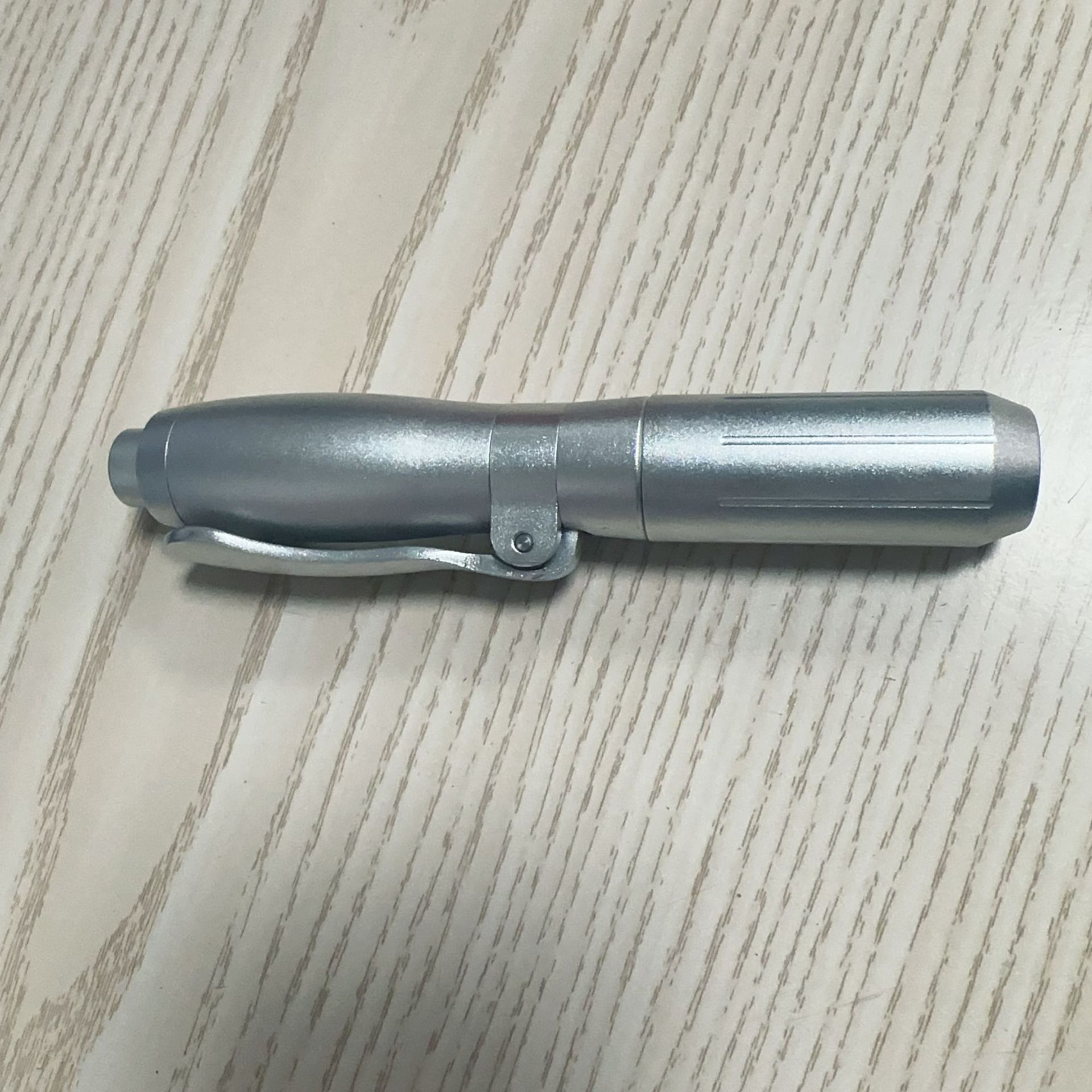 Salón de Belleza nueva pistola de acero pequeña instrumento de atomización de llenado de elevación mudo instrumento de importación sin aguja atomización continua pelo pequeña pistola de acero