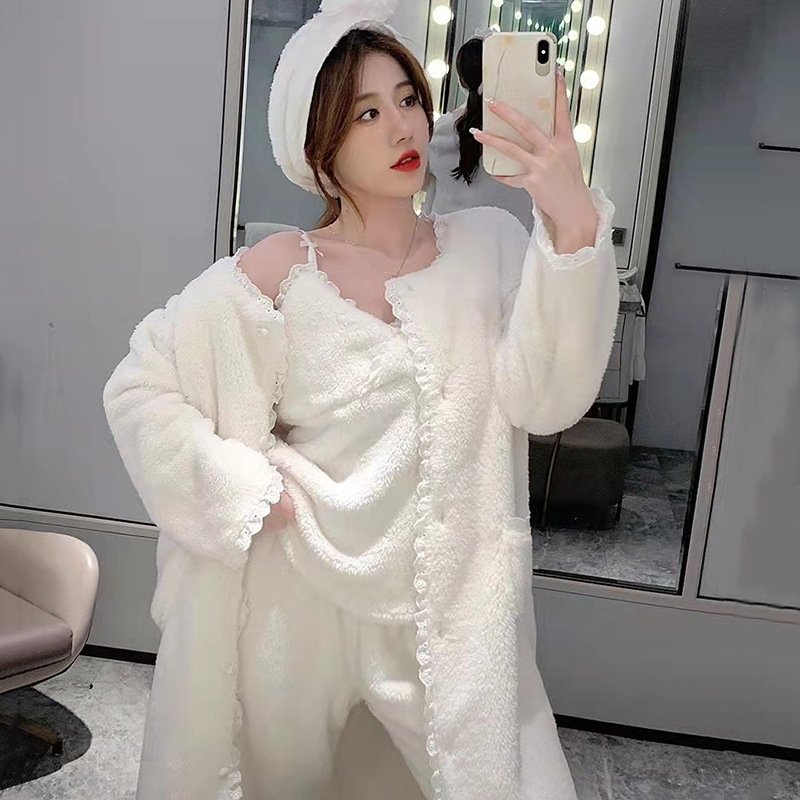 White plush fashion sexy three-piece pajamas vest + Coat + long nightgown bathrobe autumn and winter coral fleece White plush fashion sexy three-piece pajamas vest + Coat + long nightgown bathrobe autumn and winter coral fleece