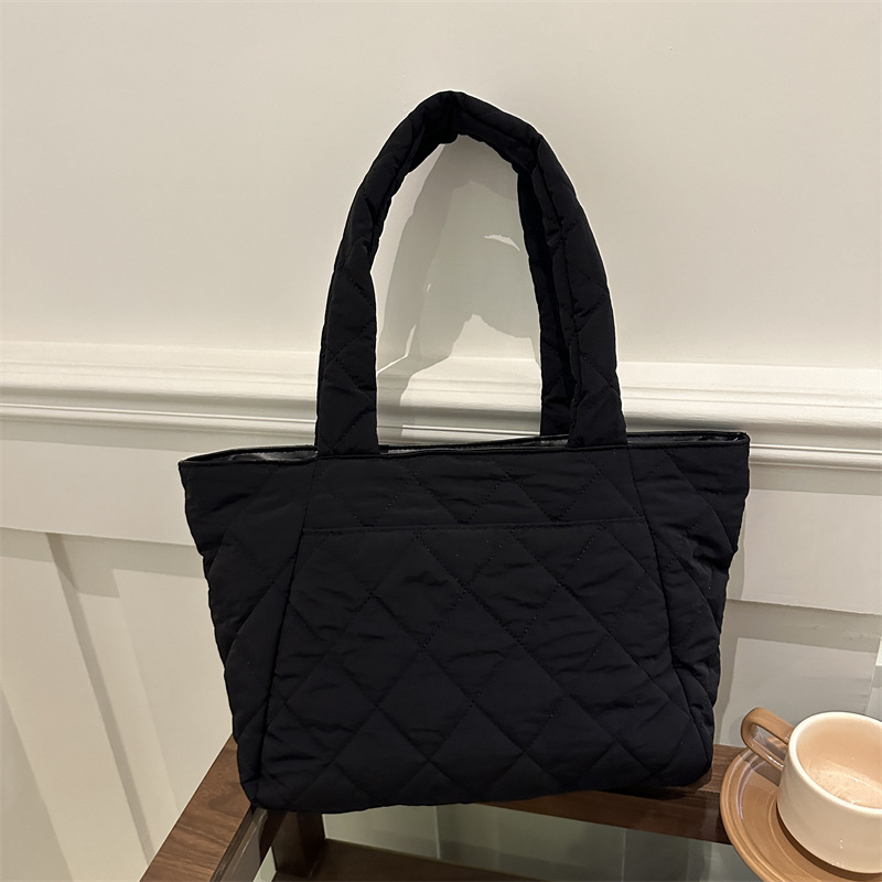 Bolso de tela de nylon bolso de mujer gran capacidad otoño / invierno 2024 nuevo bolso de hombro casual bolso de viaje de diamante