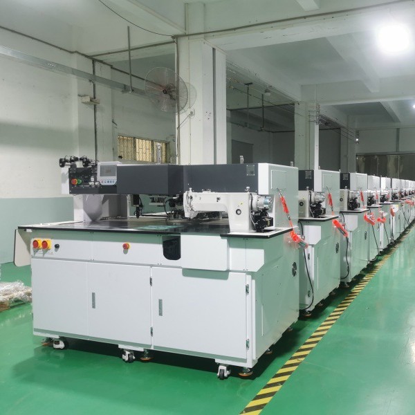 Máquina automática de apertura de bolsas láser cubierta de bolsillo máquina de apertura de bolsas de prendas de vestir bolsas multifuncional fábrica de precisión directa