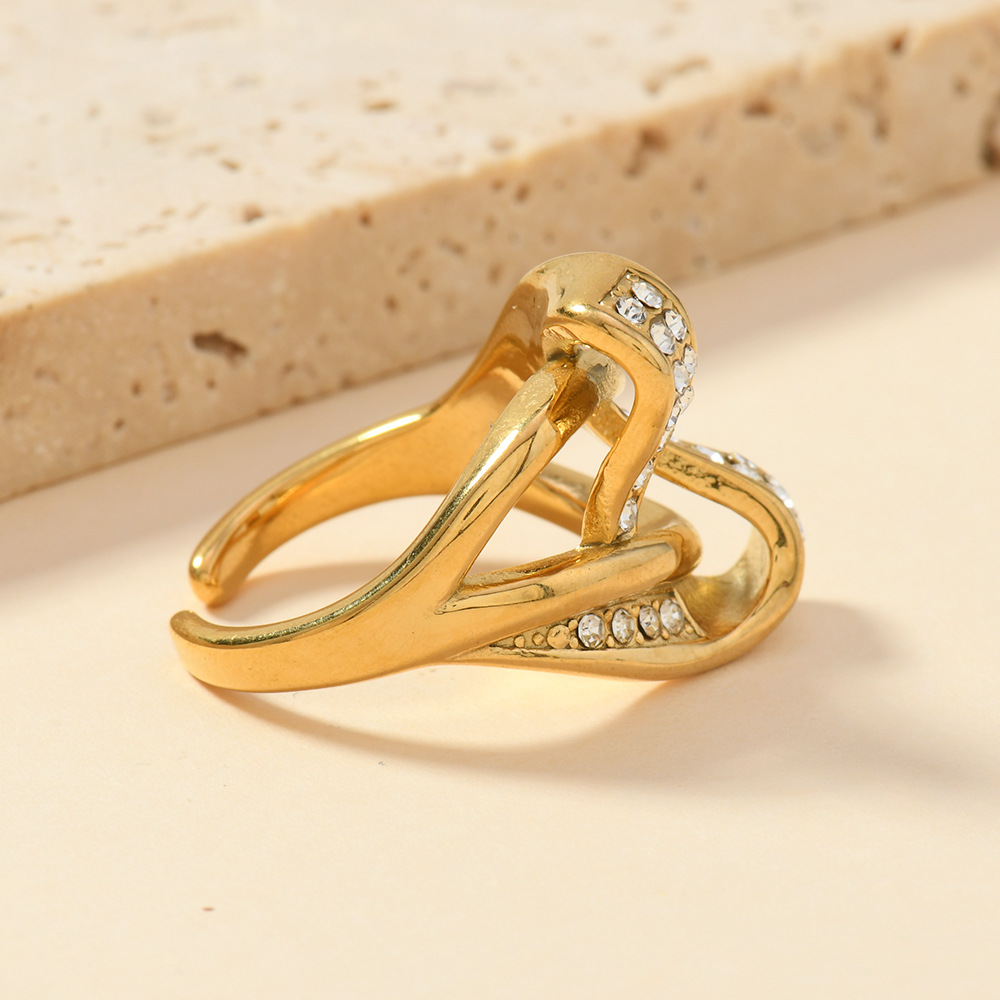 Anillo de acero de titanio de venta transfronteriza personalidad creativa femenina irregular de fundición cruzada anillo de diamante de micro joyería de acero inoxidable image 3