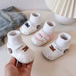 Autumn and winter newborn baby 0-1 year old boy and girl baby toddler soft rubber bottom does not fall with warm non-slip floor cotton shoes and socks