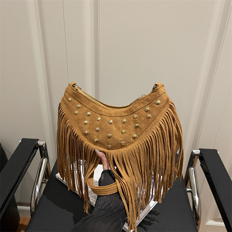 2025 Retro Casual Versatile Tassel Large Capacity Rivet Trendy Maillard Western Saddle Suede Shoulder Crossbody Bag
