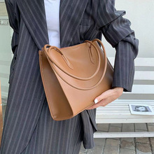 女包包 潮流时尚大容量单肩女包 2022爆款真皮包包通勤电脑手提包