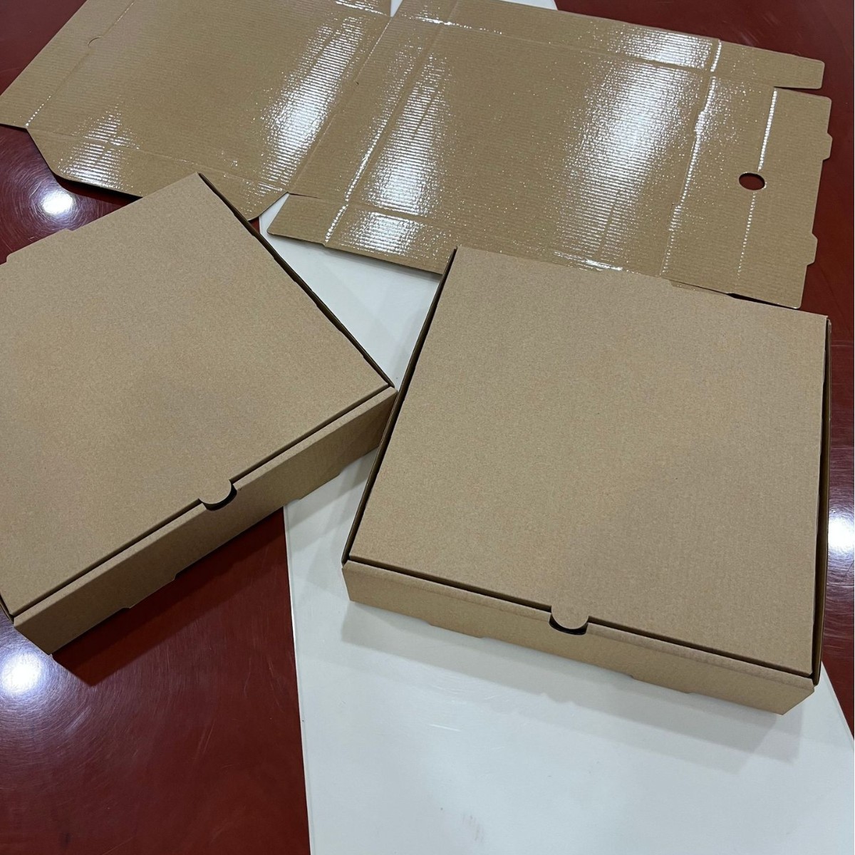 厂家披萨盒定 制pizza盒外卖打包盒加厚瓦楞材质白卡彩色图案印刷