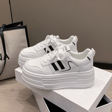 小个子秋季松糕鞋真皮超轻增高新款2025板鞋百搭休闲厚底小白鞋女