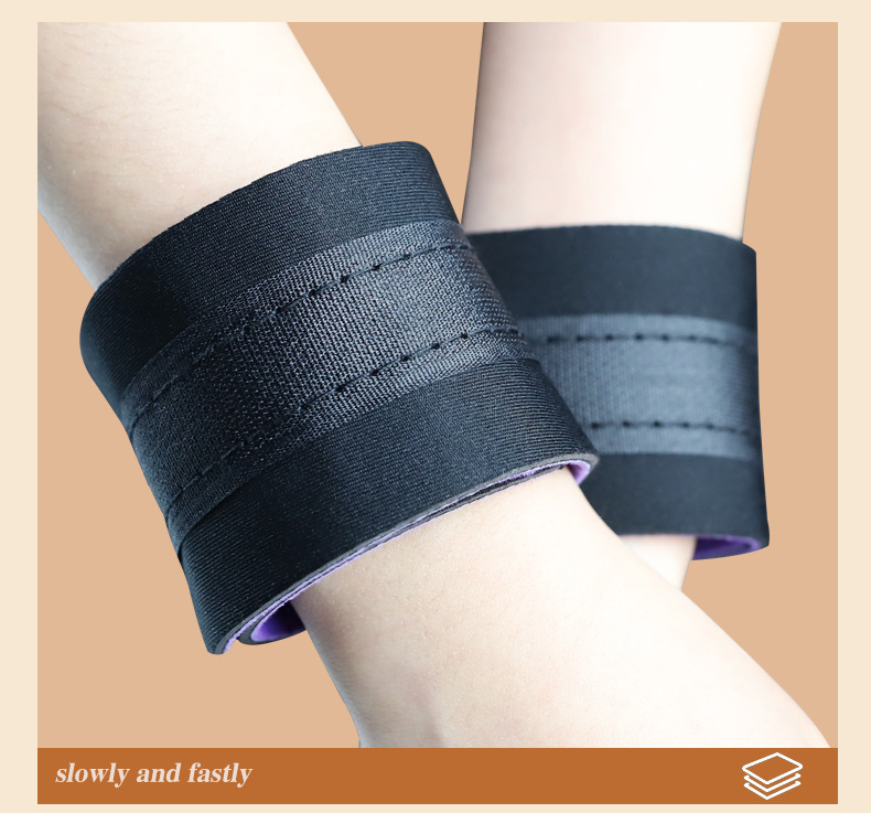 SM Bondage Handcuffs Set in Black with 304 Stainless Steel and Neoprene Body — detail image 17