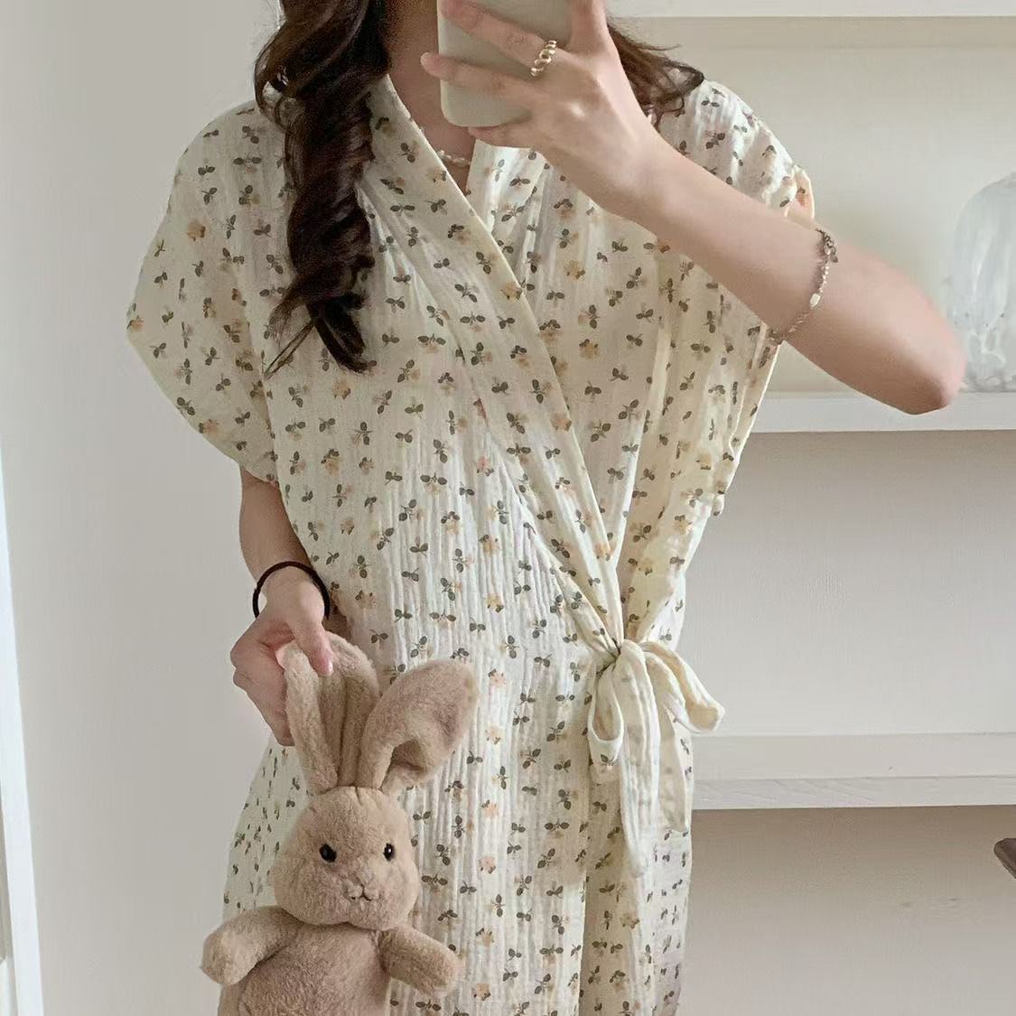 작은 노란색 꽃무늬 레이스업 목욕가운 '반소매'