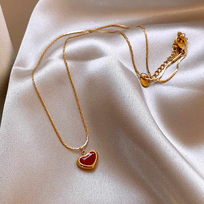 Kleine goldene Ziegelstein-Halskette aus Titanstahl für Damen, leichter Luxus-Nischenstil 2025, hochwertige Schlüsselbeinkette für Pullover,_voghion.com