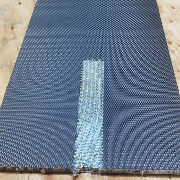 Ventas directas de fábrica Placa de nido de abeja de aluminio Placa de aluminio para muebles engrosados Decoración de techo para el hogar Placa de aleación de aluminio para muro de aislamiento acústico