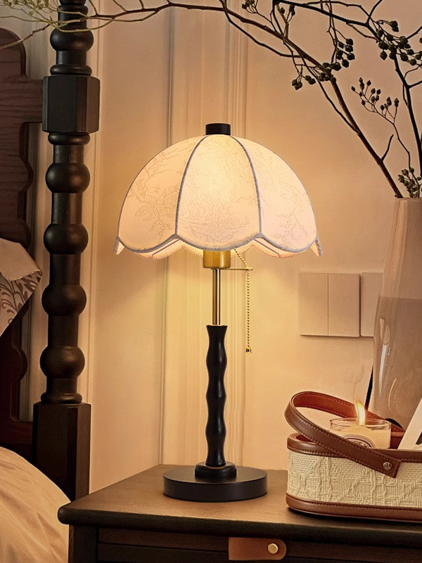 French Medieval Style Table Lamp Covered with Antique Living Room Study Decoration Wabi-Sabi Style Covered with Antique Solid Wood Master Bedroom