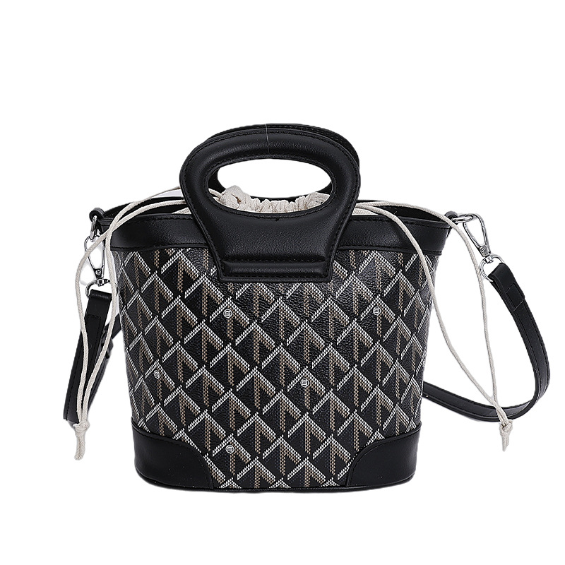 Bolsa de cubo de tela coreana para mujeres 2025 nueva moda transfronteriza nicho de alta calidad bolso de hombro