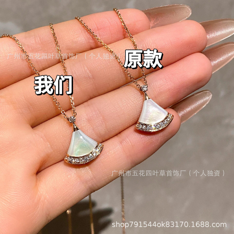 925纯银高版本小裙子项链厚镀18K金白贝母红玉髓扇形扇子吊坠精工|undefined
