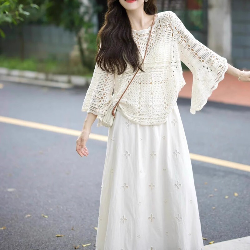 In Autumn, a Complete Set of Yunnan Travel Outfits, French Lazy Jacquard Knitted Blouse and Skirt Two-Piece Set for Women