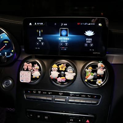 Creative cute cartoon refueling duck car air outlet air conditioning aromatherapy clip car perfume fragrance car interior supplies