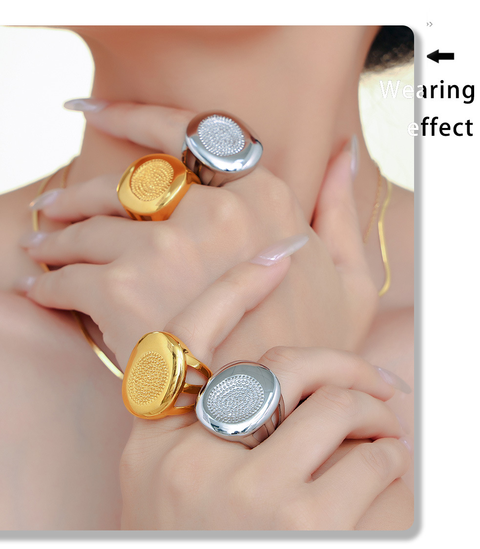 Ring aus Titanstahl mit quadratischem Zuckerpalmenmuster und Liebesabdruck, PVD-galvanisiert, farbbeständig_voghion.com