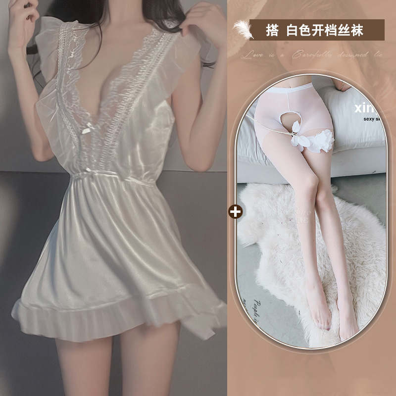 흰색 잠옷 + 흰색 오픈 양말