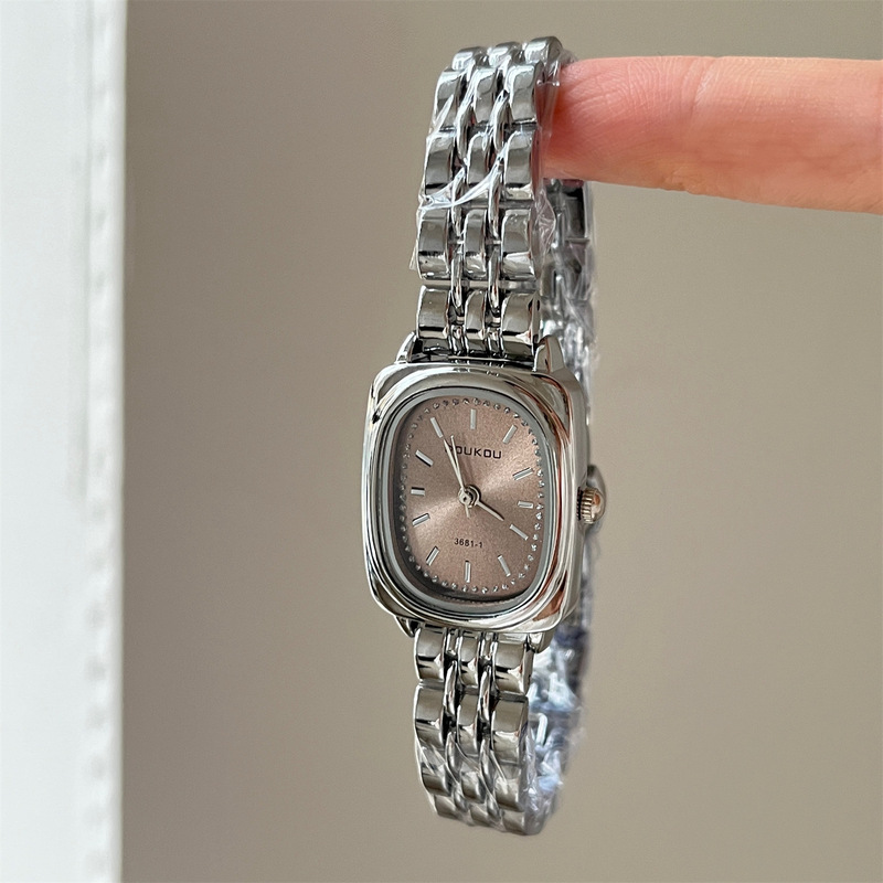 Doukou Square Small Dial Watch Women's Quartz Simple and Exquisite High-Value Steel Band Watch Cross-Border Hot Style Doukou Square Small Dial Watch Women's Quartz Simple and Exquisite High-Value Steel Band Watch Cross-Border Hot Style