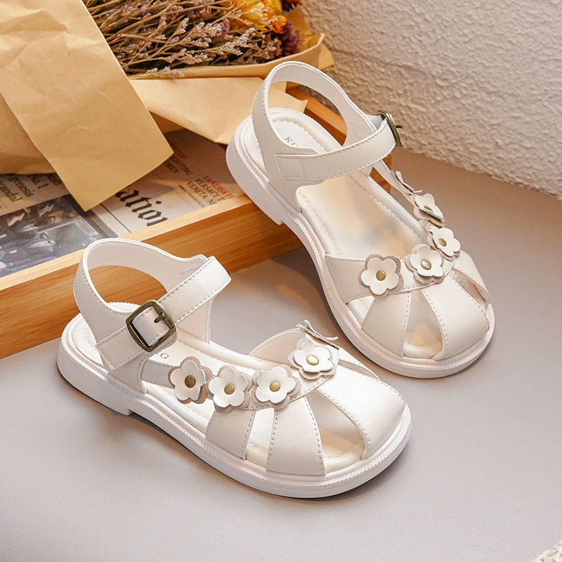 Сандалии для девочек лето 2024 новый ребенок принцесса Баотоу обувь маленькая девочка мягкая подошва детская римская обувь летом