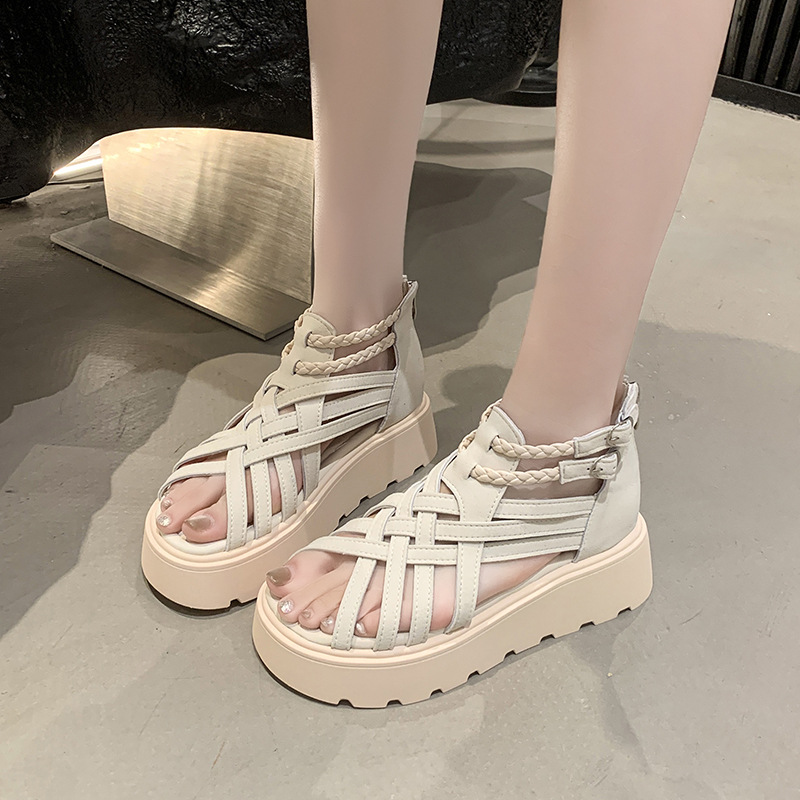 8 cm de aumento de altura sandalias de verano 2025 nuevo estilo exterior casual versátil muffin grueso con sandalias romanas