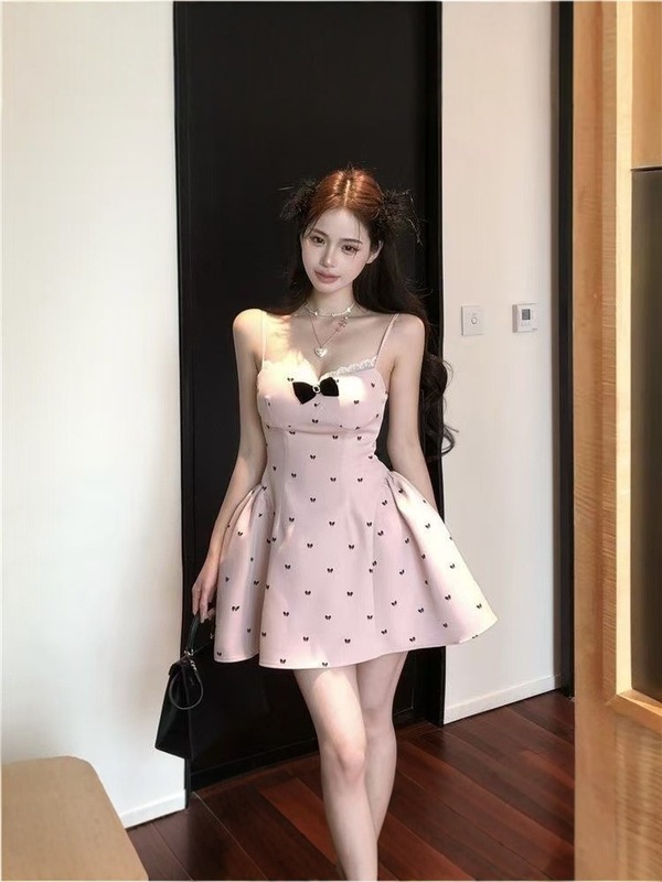 黑色蝴蝶结吊带连衣裙夏季收腰短裙甜美辣妹风|undefined