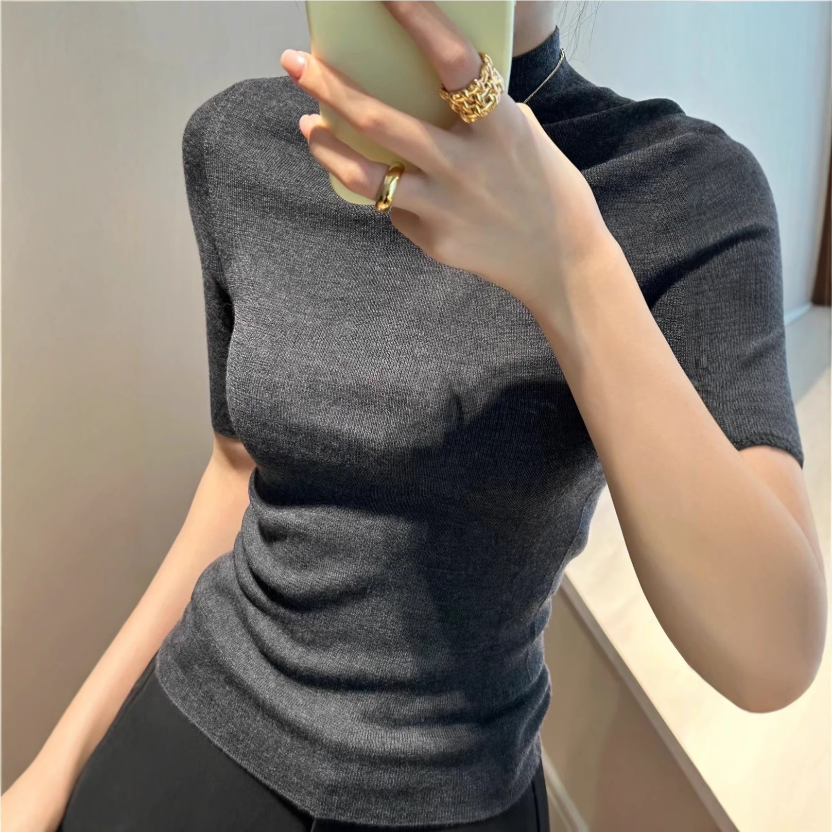 女式精纺羊毛半高领套头打底衫修身显瘦气质薄款五分袖针织内搭潮