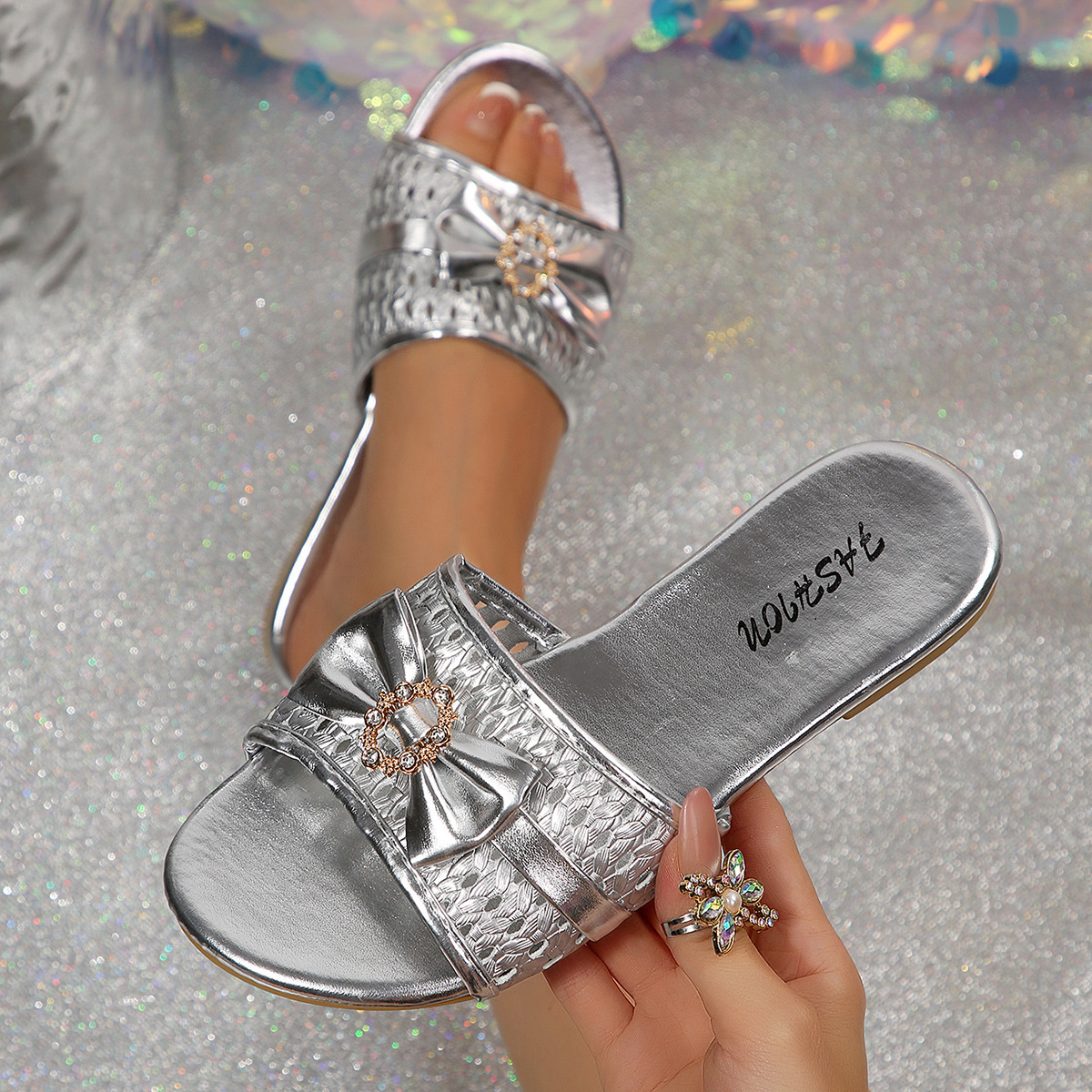 Sandalias Planas de Mujer en Cuero Sintético con Decoración de Metal, Cómodas para Uso Diario