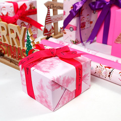 アマゾンのクリスマスピンクのギフト包装紙