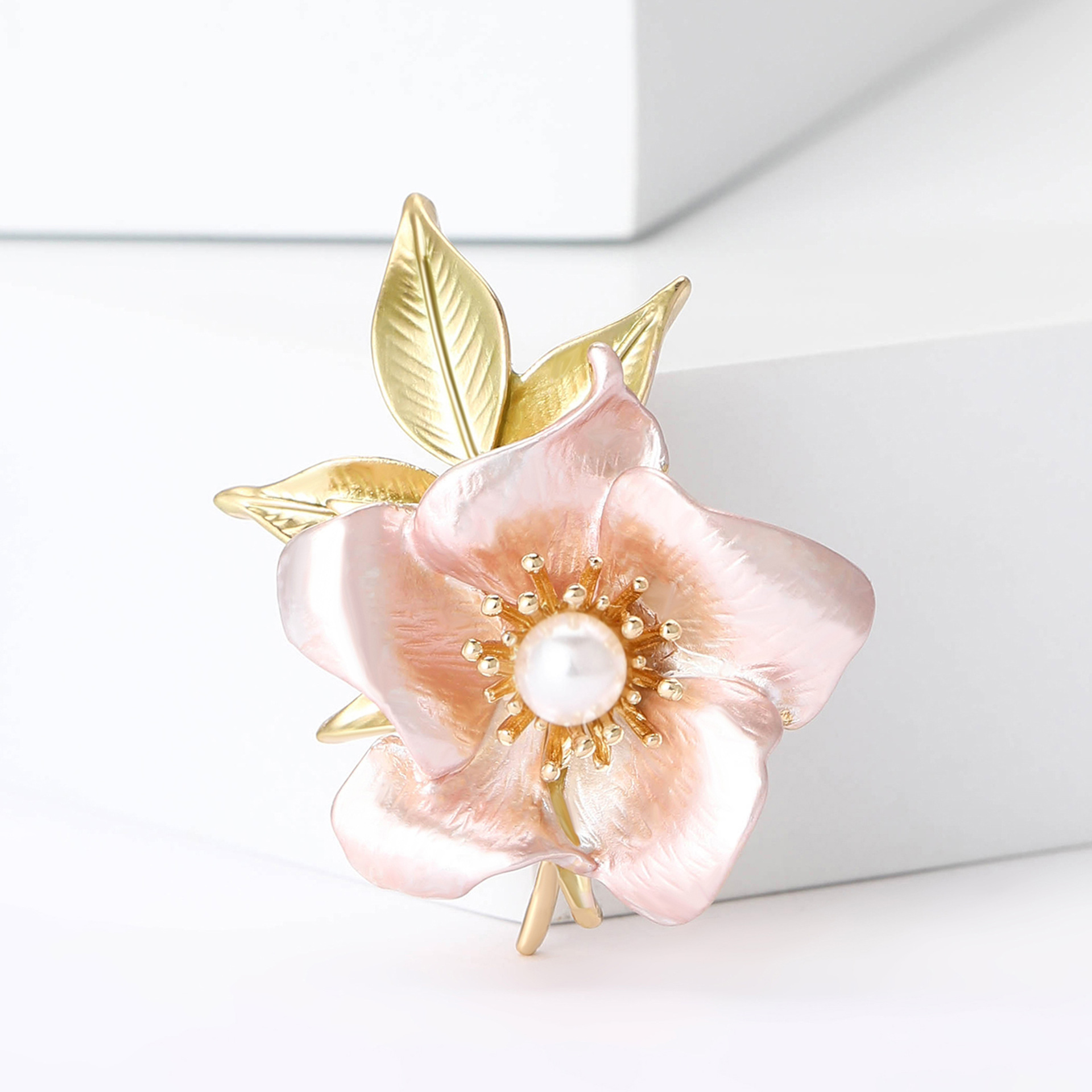 New exquisite high-grade alloy enamel daffodil brooch fresh sweet ladies dress corsage jewelry pin