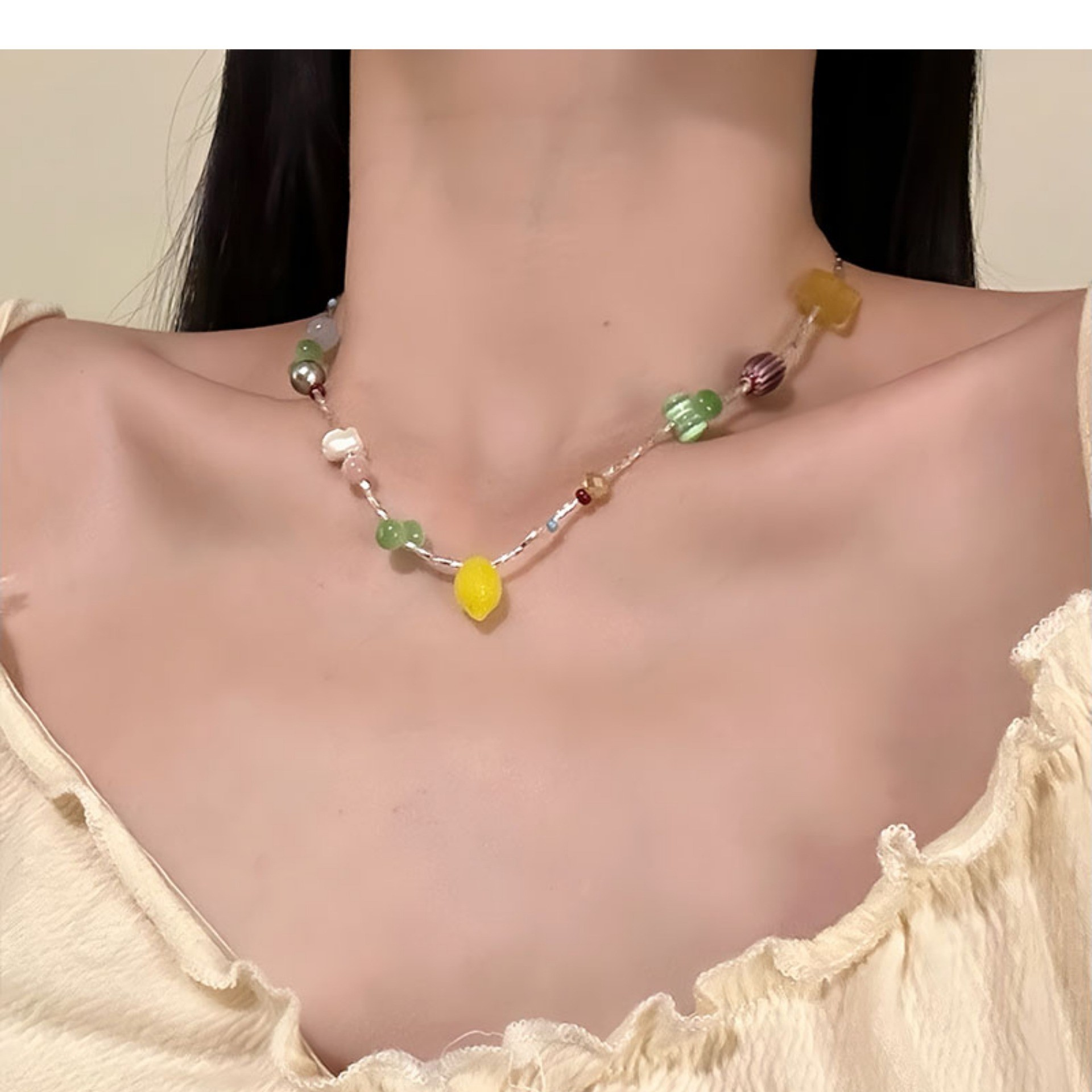 Collar con colgante de cuentas de estrella de color de verano, dulce femenino, pequeña cadena de clavícula fresca, estilo de vacaciones, collar de todo fósforo de nicho