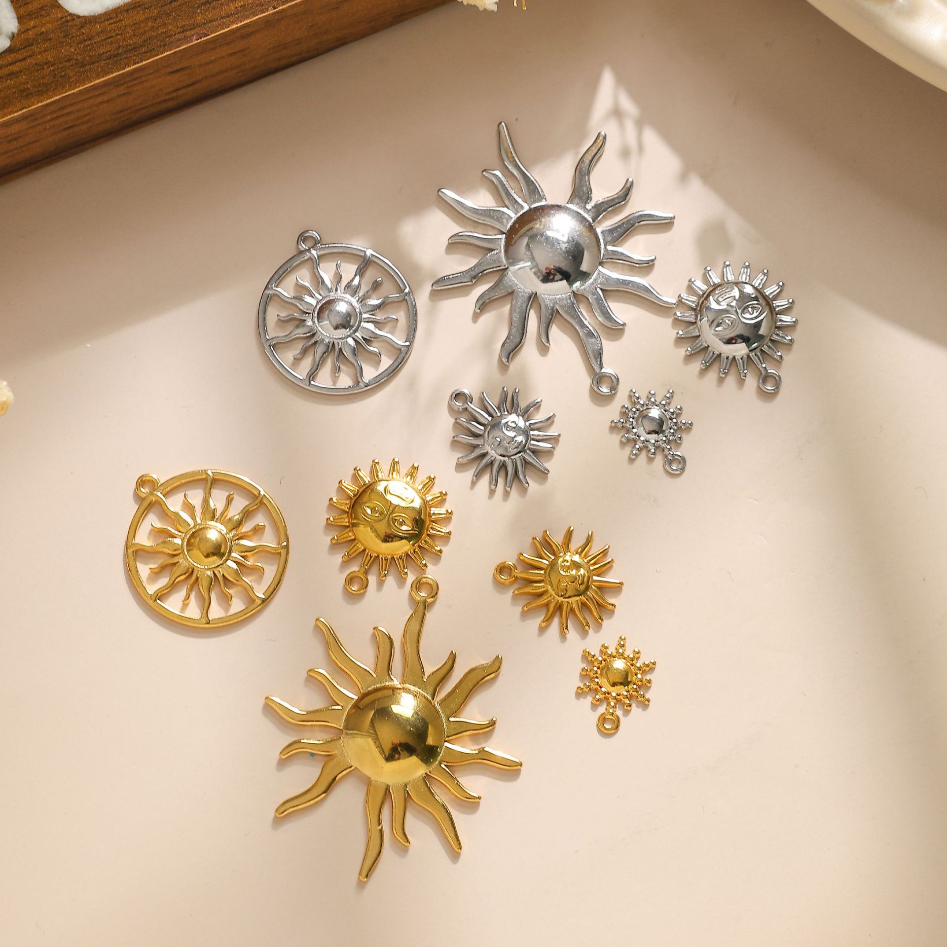 10 * 15mm Jewelry Making Size DIY Jewelry Accessories Classification 1 Piece 10 * 15mm 304 Stainless Steel Sun Pendant