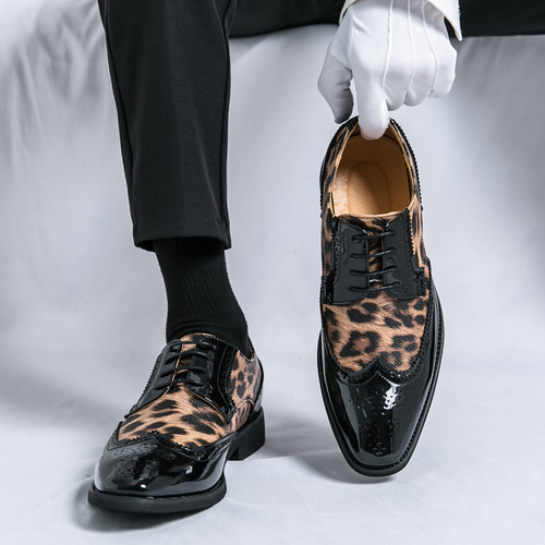 Plus-size men's leather shoes: European and American-style leopard-print men's footwear for spring/autumn 2025—shiny, casual, lace-up leather shoes.