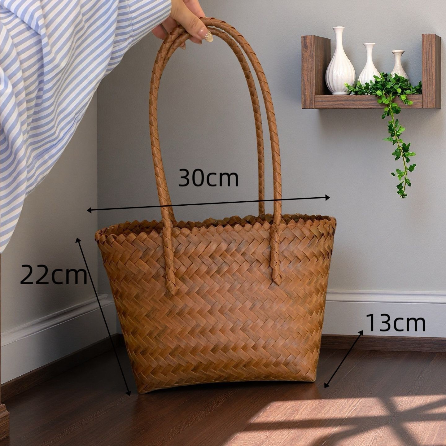 Brown long handle/medium size
